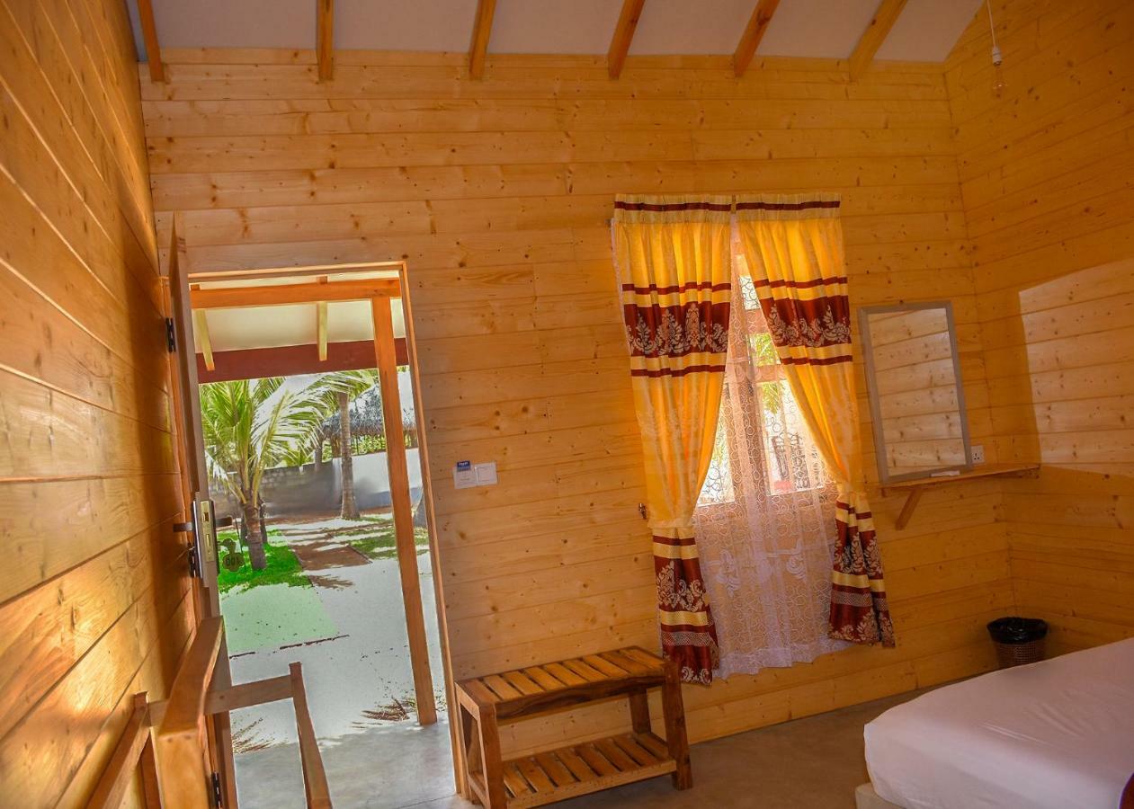 Trinco Relax Hut Hotel Trincomalee Kültér fotó